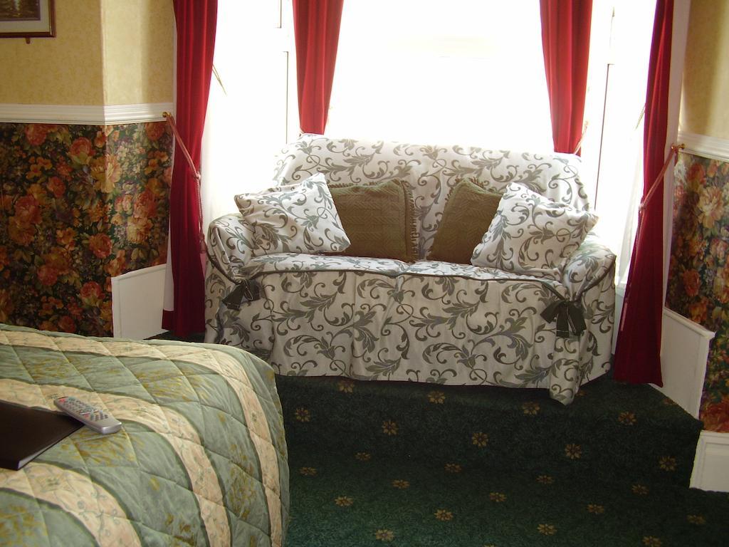 Weybourne Guest House Tenby Room photo