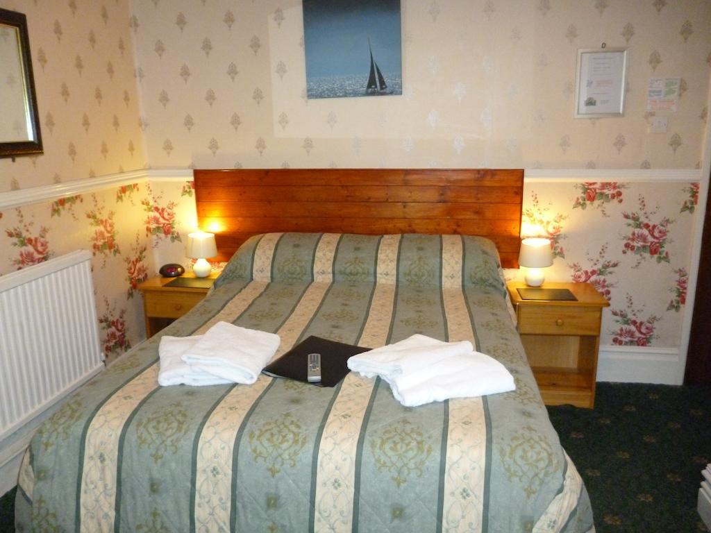 Weybourne Guest House Tenby Room photo